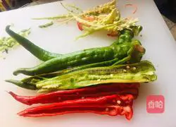 Illustration of how to make fried shredded squid with green pepper 1