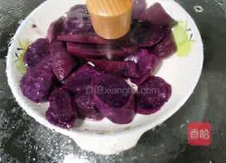 Illustration of how to make purple potato cake 4