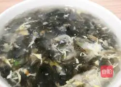 Illustration of how to make seaweed, shrimp and egg drop soup 4