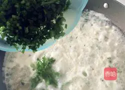 Illustration of how to make chrysanthemum clam soup 15