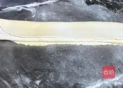 Illustration of how to make shredded pork corn noodle soup 9