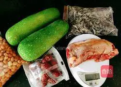 Agaric, red dates, peanuts and beef Illustration of how to make tendon soup 2