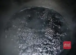 Illustration of how to make purple rice and red date dumplings 4