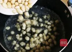 Illustration of how to make spinach with peanuts 5