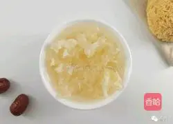 Tremella pineapple and red date soup is sweet and nourishes the stomach.Illustration 2