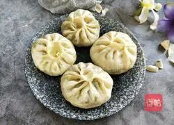 Illustration of how to make steamed buns stuffed with chives 24