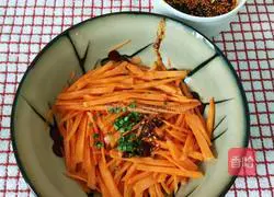 Illustration of how to make cold carrot shreds in ten minutes 3