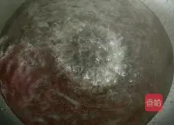 Illustration of how to make egg instant noodles 1