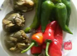 Illustration of how to stir-fry three shredded silkworms 1