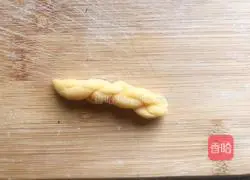 Illustration of how to make egg twists 10