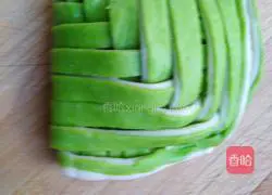 Illustration of how to make fancy pastry green buns 6