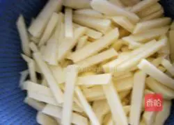 Illustration of how to make homemade snack potato chips 1