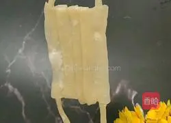 Illustration of how to make disposable edible masks 14