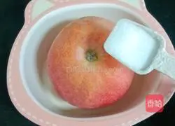 Illustration of how to make apple white fungus double rice paste 3