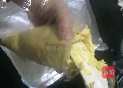 Illustration of how to make coconut cookies 11