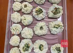 Illustration of how to make fried dumpling wrappers 4