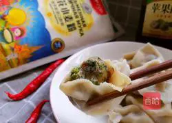 Illustration of how to make beef and celery dumplings 10