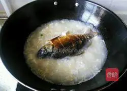 Illustration of how to make crucian carp tofu soup 6