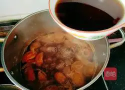  Illustration of how to make bigfoot fungus, bean sprouts and beef tendon soup 14