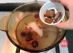 Illustration of how to make wolfberry fermented meatball soup 17