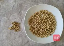 Illustration of how to make peanut red date soy milk 2