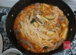 Illustration of how to make tomato beef noodles 3