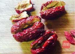 Snow pea, squid and pig's trotters soup recipe 4