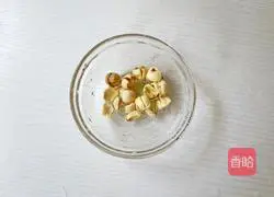 Illustration of how to make roasted pears with rock sugar 5