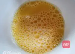 Illustration of how to make orange egg custard 7