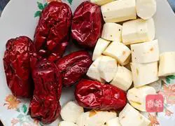 Illustration of how to make yam and red date paste 1