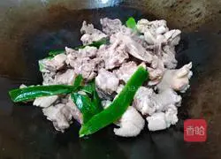 Illustration of how to make sour radish and duck soup 10