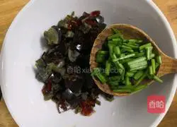Illustration of how to make lactone tofu mixed with preserved eggs 7