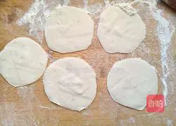 Illustration of how to make steamed buns with vegetarian stuffing 5