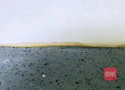 Illustration of how to make two-color flower rolls 12