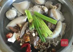 Illustration of how to make lamb offal soup 12