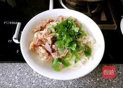 Illustration of how to make beef noodles 15