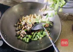 Illustration of how to make noodles with chicken, mushrooms and diced potatoes 5