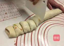Illustration of how to make nutritious flower rolls 9
