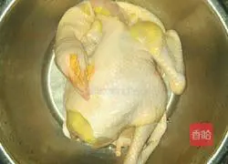 Illustration of how to make healthy chicken soup 1