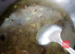 Illustration of how to make fungus and egg soup 9