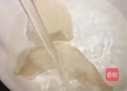 Illustration of how to make bird's nest stewed with rock sugar 1