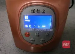 Illustration of how to make papaya and white fungus sweet syrup 11