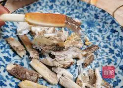 Illustration of how to make steamed eggs with crab sticks 5