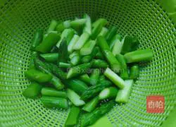  Illustration of how to make asparagus and scrambled eggs 7