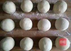 Illustration of how to make Jiangdou and red date buns 13