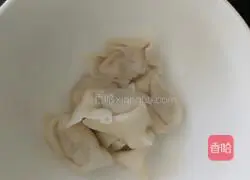 Illustration of how to make wonton soup 9