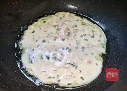 Illustration of how to make ham sausage, egg and scallion pancake 12