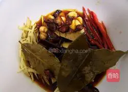 Illustration of how to make raw pickled shrimp 5