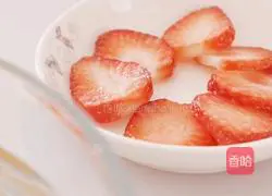 Illustration of how to make seaweed strawberry egg cake 1