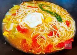 Illustration of how to make fresh vegetable and egg noodles 8